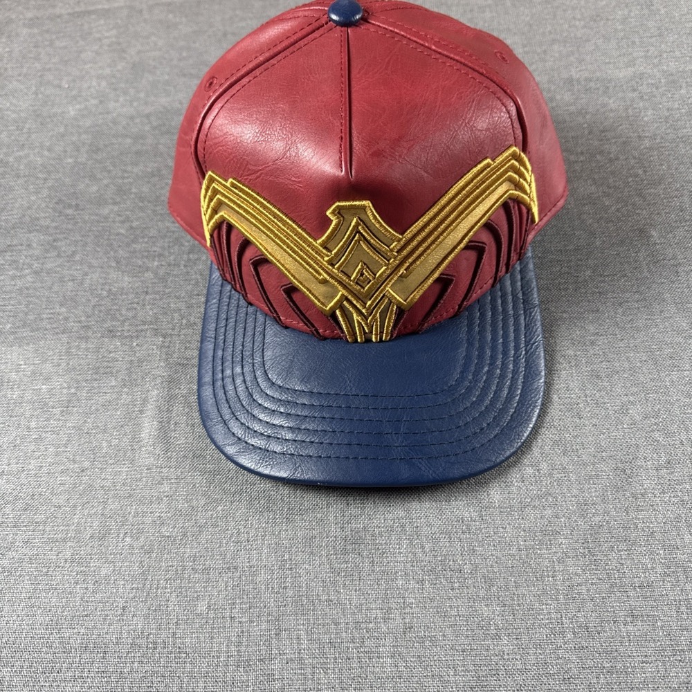 Wonder Woman Suit Up Applique Snapback‎ Baseball Hat Red